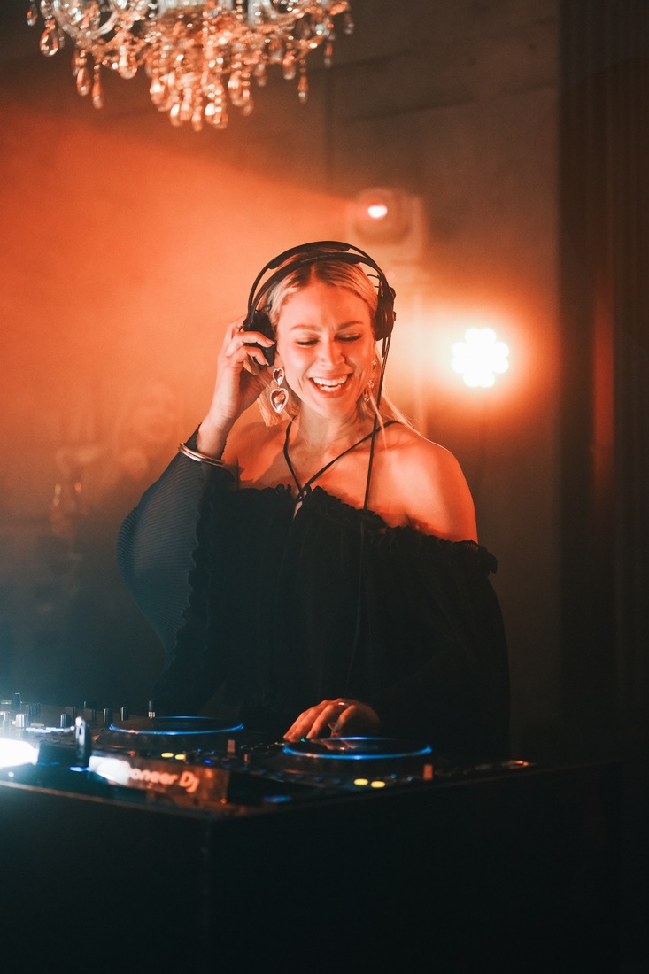 Emma, Married to the Groove associate DJ